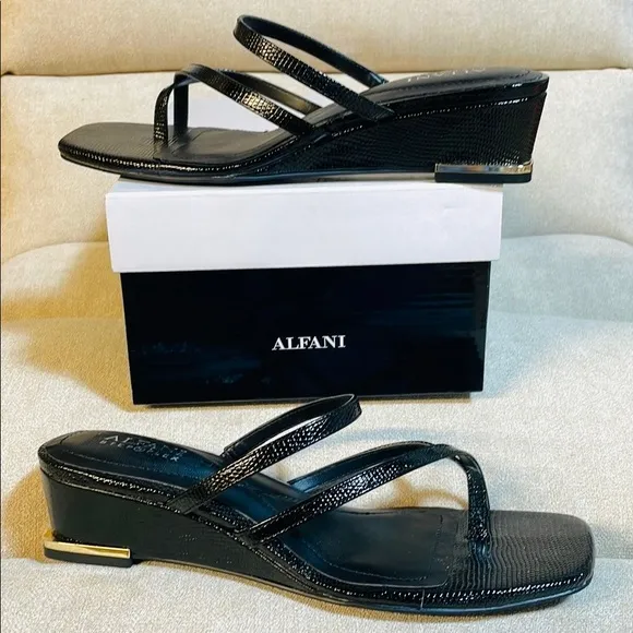 NIB 7.5 ALFANI strappy thong sandals black 2” heel gold tip square toe brand new