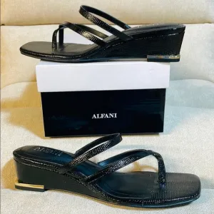 NIB 7.5 ALFANI strappy thong sandals black 2” heel gold tip square toe brand new