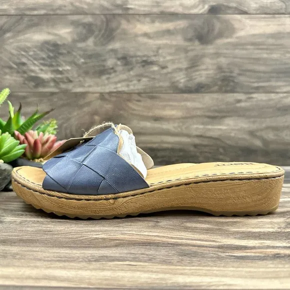 NIB Born Aleah 10M 42 Navy Blue Leather Slide Sandals
