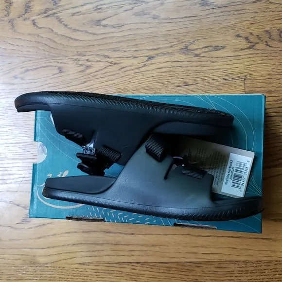 NIB Chaco Chillos Slide Sandal In Black Kids Size 3
