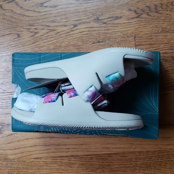 NIB Chaco Chillos Slide Sandal In White Rainbow Tie Dye Kids Size 1