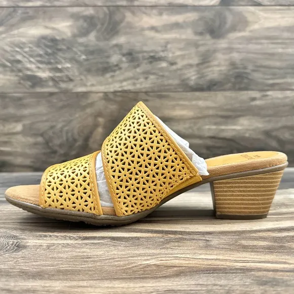 NIB Earth Origins Cayla 9M Slip On 2 Strap Leather Heeled Slide Sandals Yellow