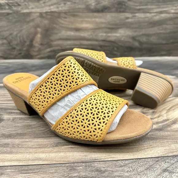 NIB Earth Origins Cayla 9M Slip On 2 Strap Leather Heeled Slide Sandals Yellow