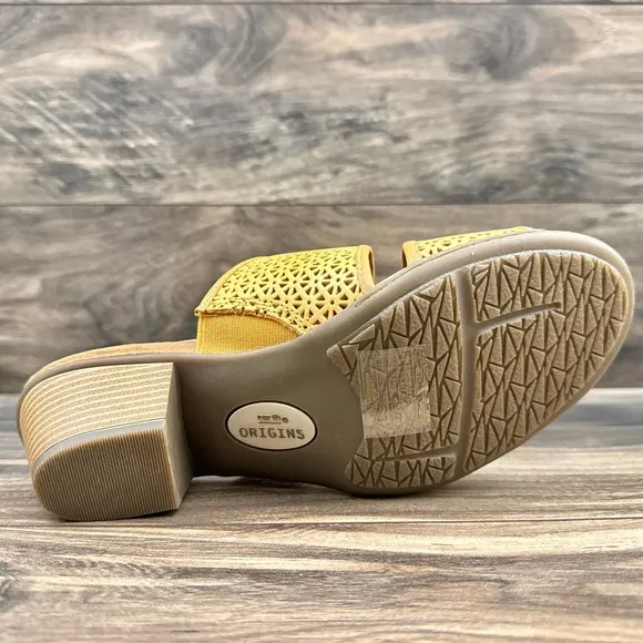 NIB Earth Origins Cayla 9M Slip On 2 Strap Leather Heeled Slide Sandals Yellow