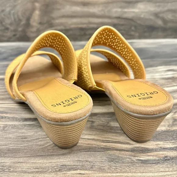 NIB Earth Origins Cayla 9M Slip On 2 Strap Leather Heeled Slide Sandals Yellow