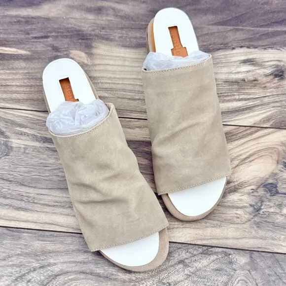 NIB Gentle Souls by Kenneth Cole 9M Chas Comfort Open Toe Heeled Sandals Suede