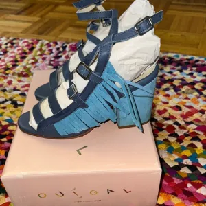 NIB Gorgeous Ouigal Suede Sandals