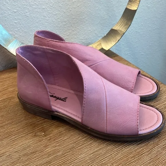 nib ✨HP ✨ FREE PEOPLE Mont Blanc Sandals in Pink