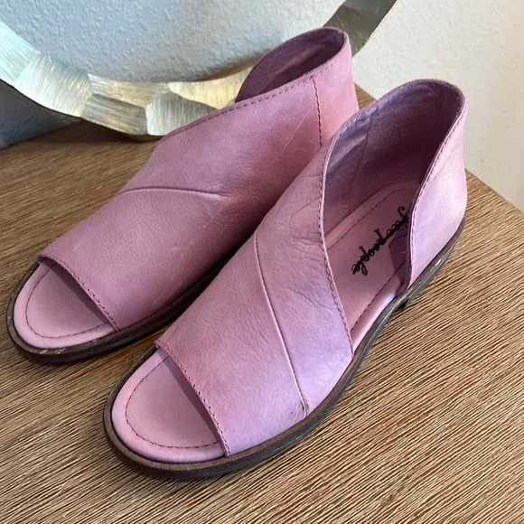 nib ✨HP ✨ FREE PEOPLE Mont Blanc Sandals in Pink