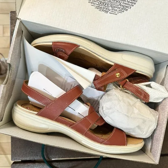 NIB Revere Emerald Platform Comfort Sandals in Cognac - 8