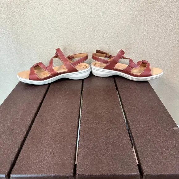 NIB Revere Emerald Platform Comfort Sandals in Cognac - 8