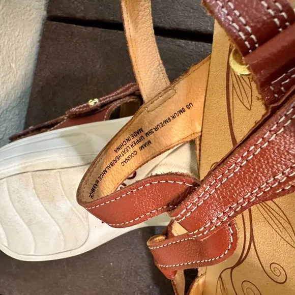 NIB Revere Emerald Platform Comfort Sandals in Cognac - 8