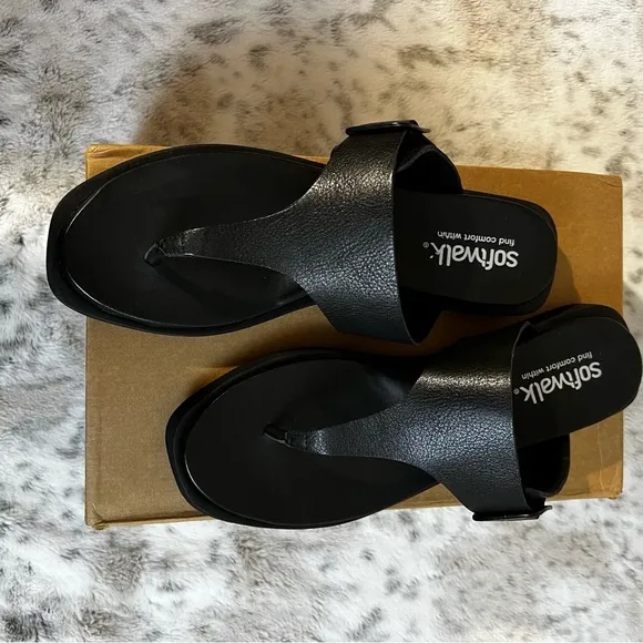 NIB SoftWalk Black Leather Kisi Sandals Slip-On Thongs sz 9.5 Wide