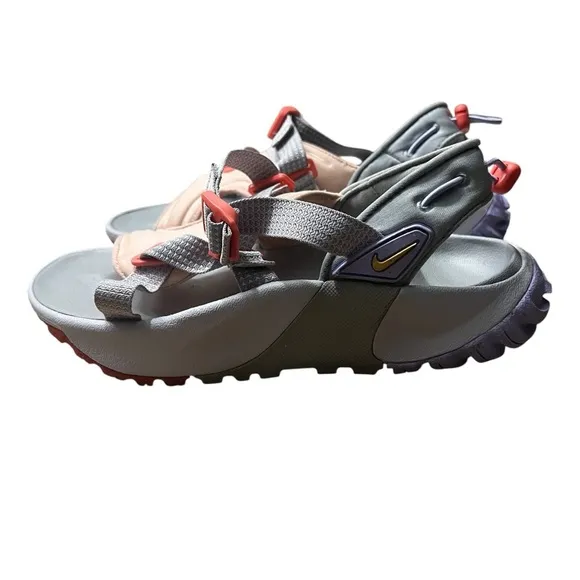 NIKE Oneonta All Terrain Sandals in Silver / Melon Size 7 —Super Comfortable!!!