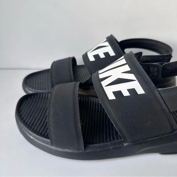 Nike Tanjun Sandals womens size 9 black athletic sports adjustable comfort