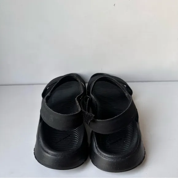 Nike Tanjun Sandals womens size 9 black athletic sports adjustable comfort