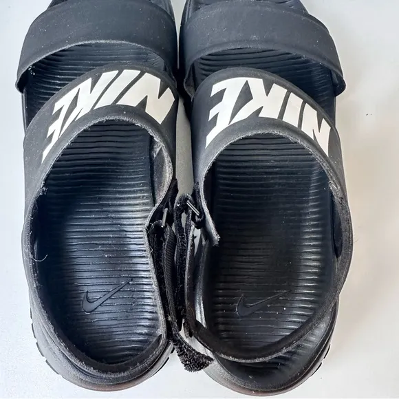 Nike Tanjun Sandals womens size 9 black athletic sports adjustable comfort