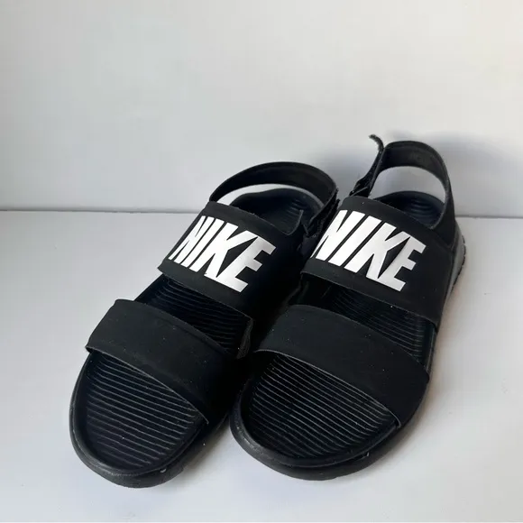 Nike Tanjun Sandals womens size 9 black athletic sports adjustable comfort