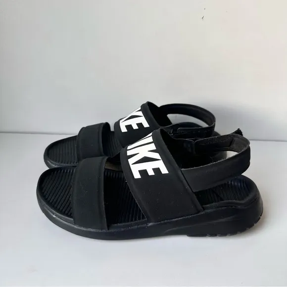 Nike Tanjun Sandals womens size 9 black athletic sports adjustable comfort