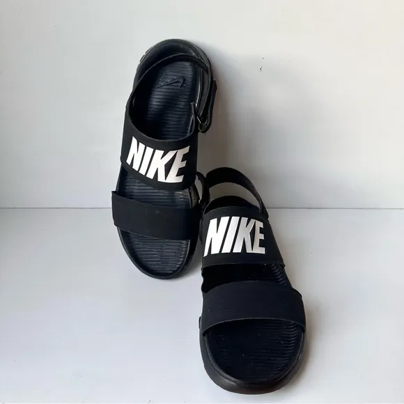 Nike Tanjun Sandals womens size 9 black athletic sports adjustable comfort