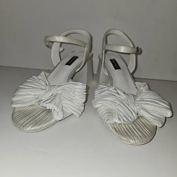Nine West Open Toe All White Bow Sandal Chunky Heel Size 7.5