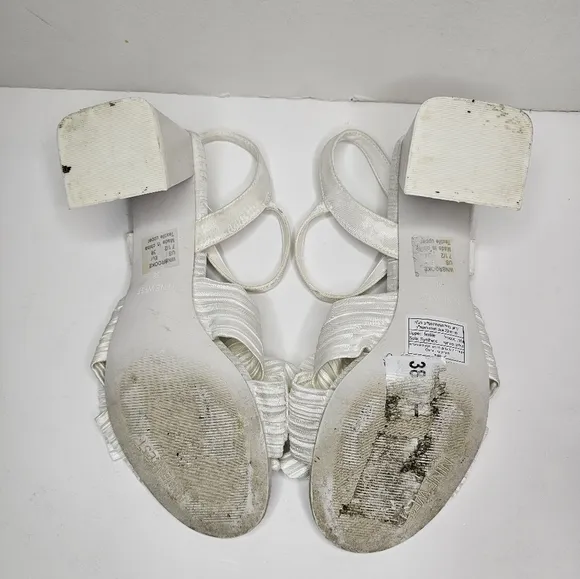 Nine West Open Toe All White Bow Sandal Chunky Heel Size 7.5