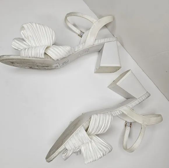 Nine West Open Toe All White Bow Sandal Chunky Heel Size 7.5
