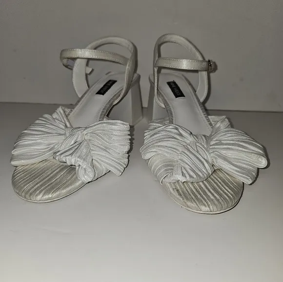 Nine West Open Toe All White Bow Sandal Chunky Heel Size 7.5