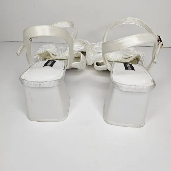 Nine West Open Toe All White Bow Sandal Chunky Heel Size 7.5