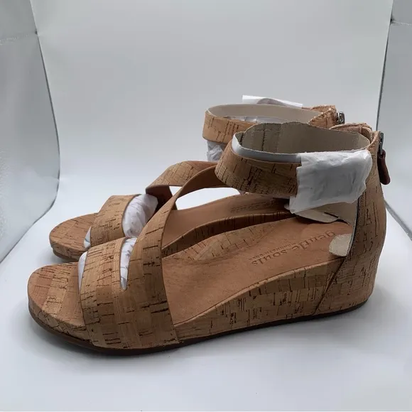 NWB Gentle Souls Women's Gwen Zipper Sandals size 10M slingback natural