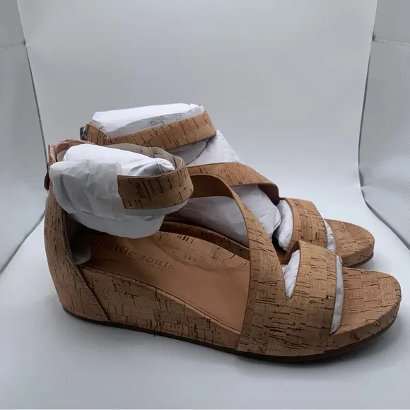 NWB Gentle Souls Women's Gwen Zipper Sandals size 10M slingback natural