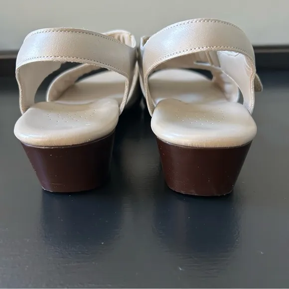 NWOB SAS Women's Suntimer Pearl Bone Heeled Strap Sandal, Size 8M