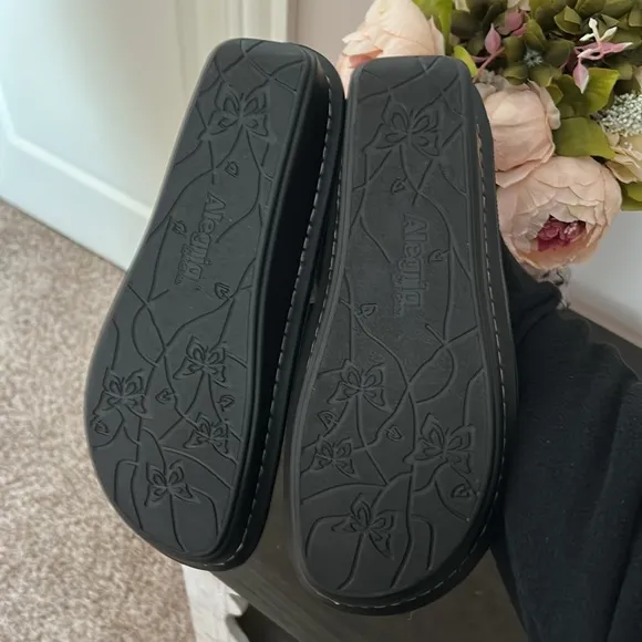 NWOT Alegria Sandals(size 8.5) 38