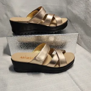 NWOT ALEGRIA SIZE 8 Women's Gold Sandals