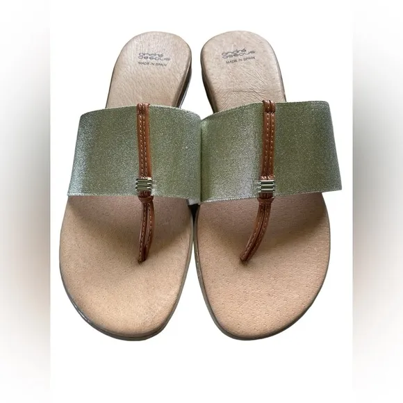 NWOT Andre Assous Nice Stretch Sandals in Platino, Size 41 (US Size 10-10.5)