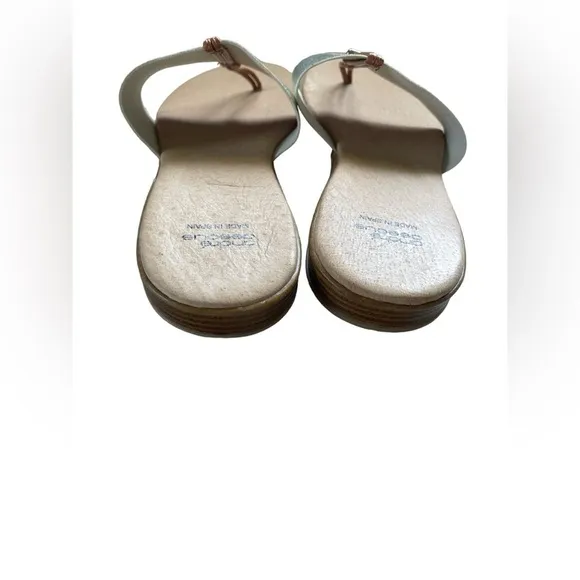 NWOT Andre Assous Nice Stretch Sandals in Platino, Size 41 (US Size 10-10.5)