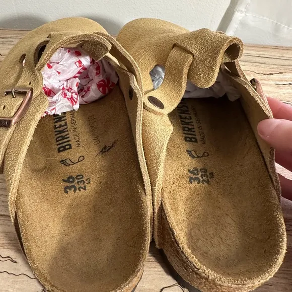 NWOT - Birkenstock Clog Buckle Sandals