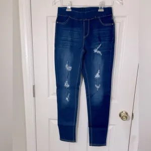 NWOT Blue Distressed-6 Jeggings With Pockets