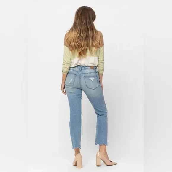 NWOT Judy Blue Tinted Wash Mid-Rise Cropped Straight Jeans 20W