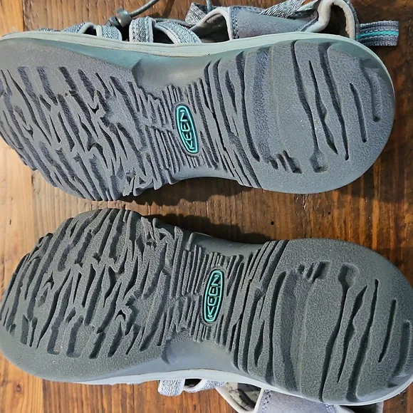 NWOT KEEN WHISPER SANDALS