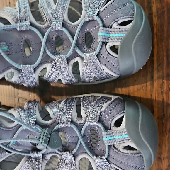 NWOT KEEN WHISPER SANDALS
