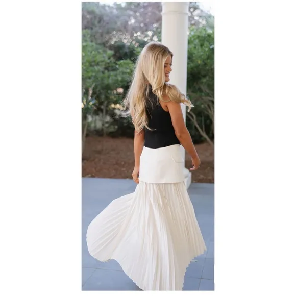 NWOT! Lanny Pleated Skirt – Ivory