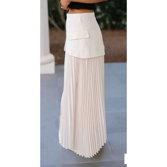 NWOT! Lanny Pleated Skirt – Ivory