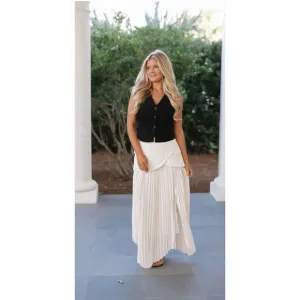 NWOT! Lanny Pleated Skirt – Ivory