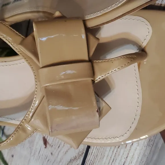 NWOT Miu Miu PRADA Nude Patent Leather Heel Bow Sandals