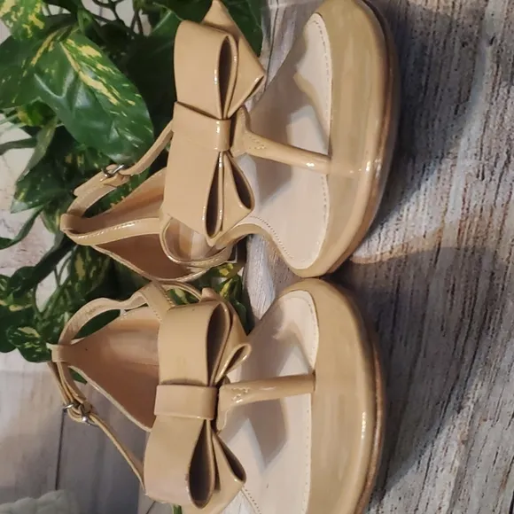 NWOT Miu Miu PRADA Nude Patent Leather Heel Bow Sandals