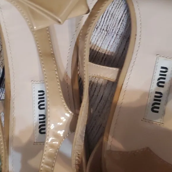 NWOT Miu Miu PRADA Nude Patent Leather Heel Bow Sandals