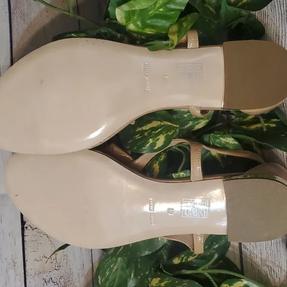 NWOT Miu Miu PRADA Nude Patent Leather Heel Bow Sandals