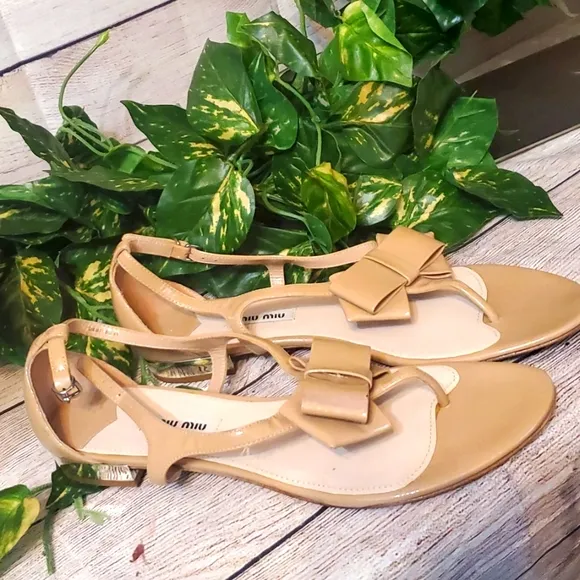 NWOT Miu Miu PRADA Nude Patent Leather Heel Bow Sandals