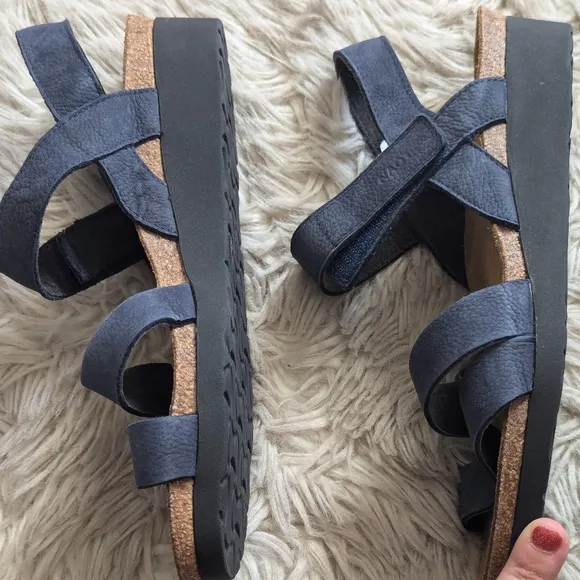 NWOT Naot Kayla Sandal in Navy Velvet Nubuck